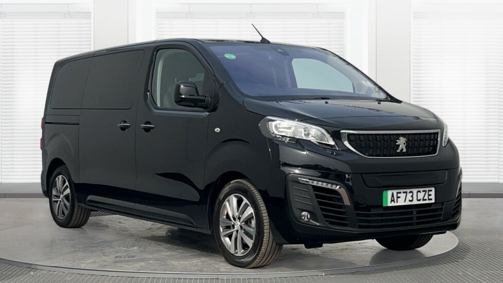 Compare Peugeot e-Traveller Peugeot E- Esta 100Kw Business Vip Standa AF73CZE Black