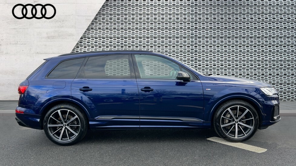 Compare Audi Q7 Tdi Quattro S Line Black Edition DE70VYT Blue
