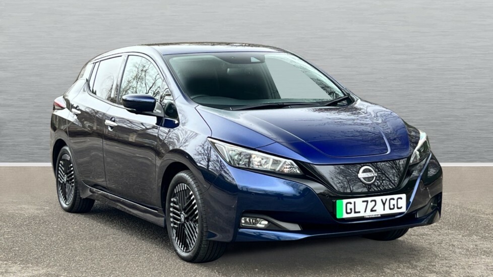Compare Nissan Leaf Hat N-connecta 110Kw 39Kwh GL72YGC Blue