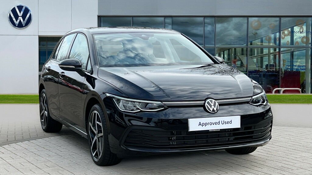 Compare Volkswagen Golf 8 Life 1.0 Etsi 110Ps 7-Speed Dsg KV24EWW Black