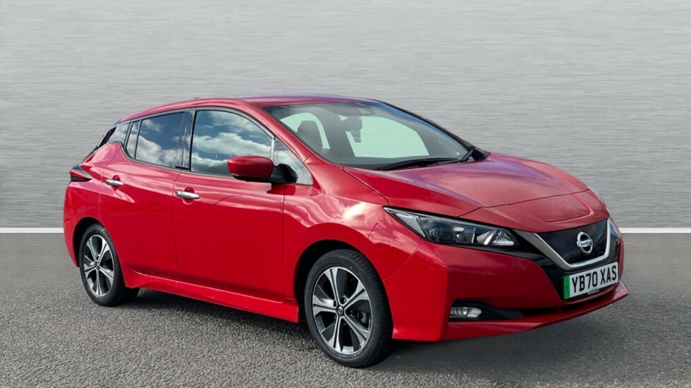 Compare Nissan Leaf Hat N-connecta 40Kw YB70XAS Red