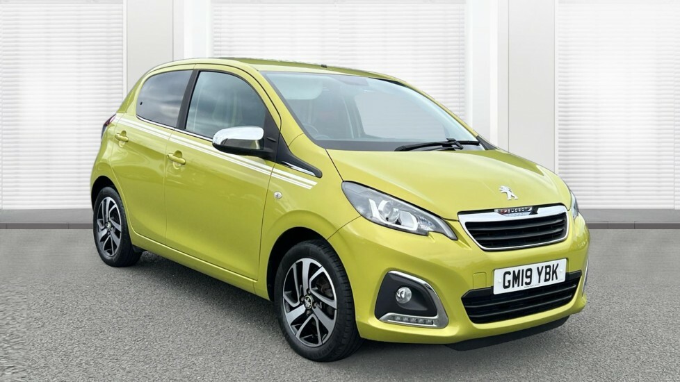 Compare Peugeot 108 Hat 1.0 72 Collection GM19YBK Green