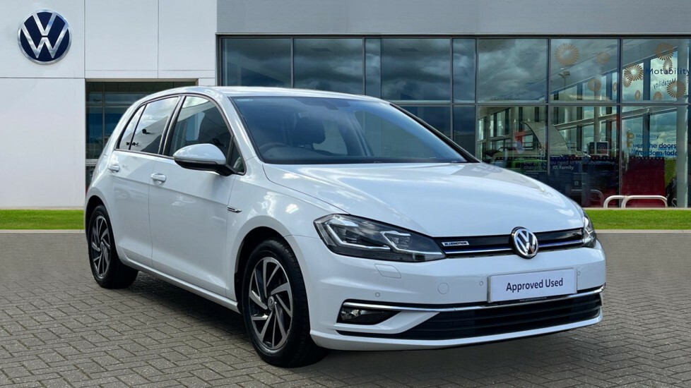 Compare Volkswagen Golf Match Edition 1.5 Tsi Evo 130Ps 6-Speed 5 D OW69CWK White