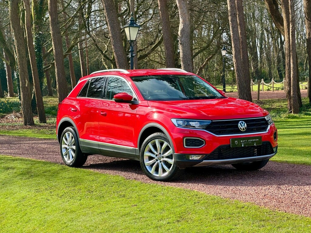 Compare Volkswagen T-Roc Sel Tsi 4Motion DY70YUN Red