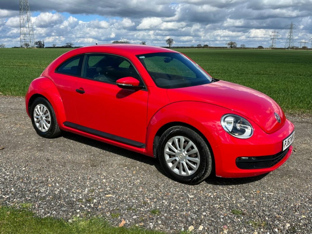 Compare Volkswagen Beetle 1.6 Tdi Bluemotion Tech Euro 5 Ss PJ63WPL Red