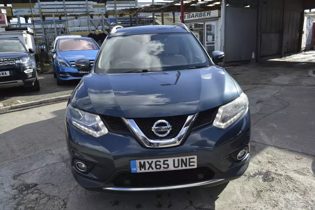 Compare Nissan X-Trail Dci Tekna Xtronic 5-Door 1.6 One MX65UNE Green
