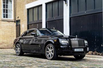 Compare Rolls-Royce Phantom 6.7 V12 Euro 5 M14ADU Black