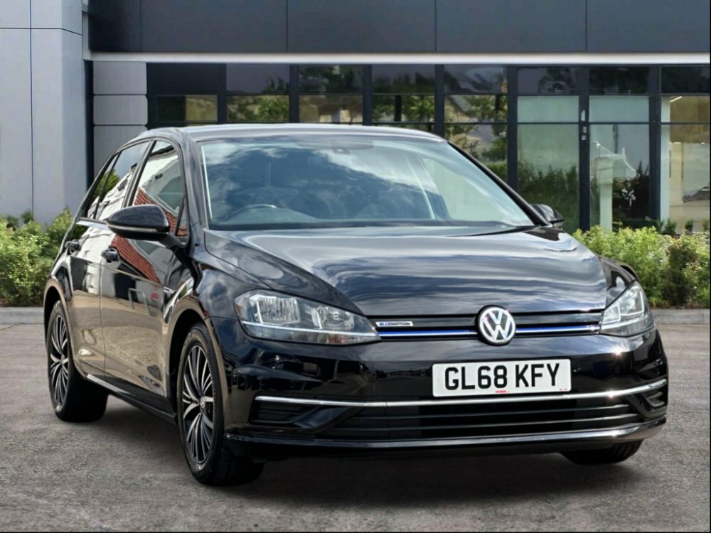 Compare Volkswagen Golf 1.5 Tsi Evo Se Nav Dsg Euro 6 Ss GL68KFY Black