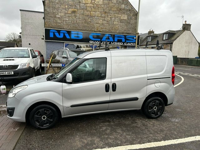 Compare Vauxhall Combo 1.2 2000 L1h1 Cdti Sportive 90 Bhp DY66EVR Silver
