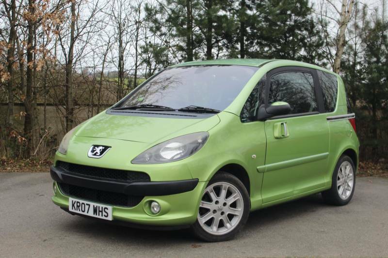 Compare Peugeot 1007 1007 Sport KR07WHS Green
