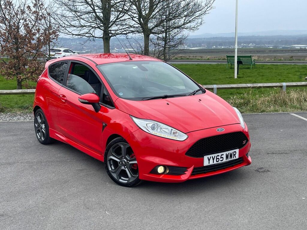 Compare Ford Fiesta Hatchback 1.6T YY65WWR Red