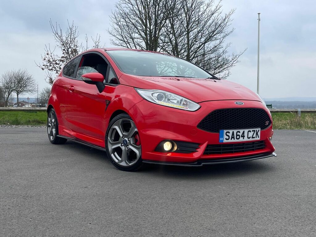 Compare Ford Fiesta Hatchback 1.6T SA64CZK Red