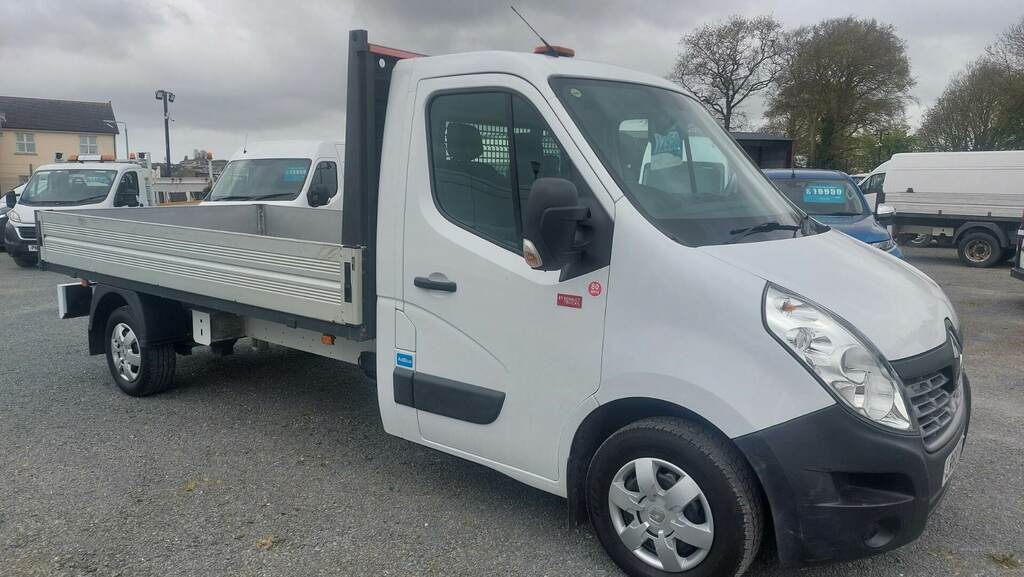 Compare Renault Master Ll35dci 130 Business Low LY69FXY White
