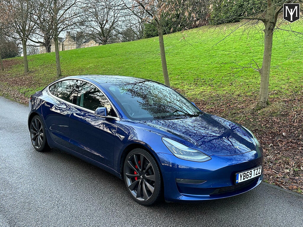 Compare Tesla Model 3 Saloon Dual Motor Performance 201969 YB69TZZ Blue