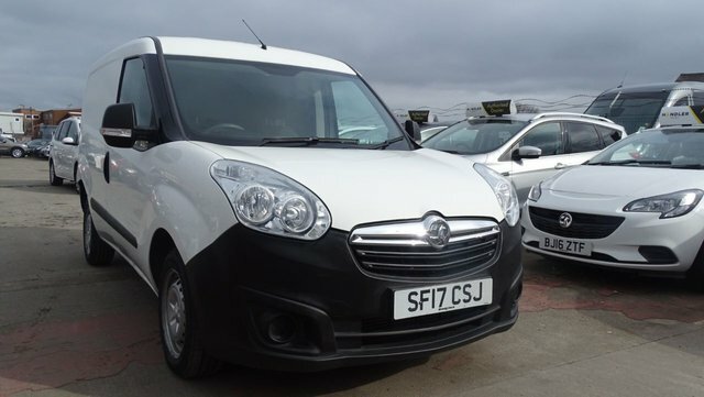 Compare Vauxhall Combo 1.2 L1h1 2000 Cdti 95 Bhp 1 Former Owner SF17CSJ White