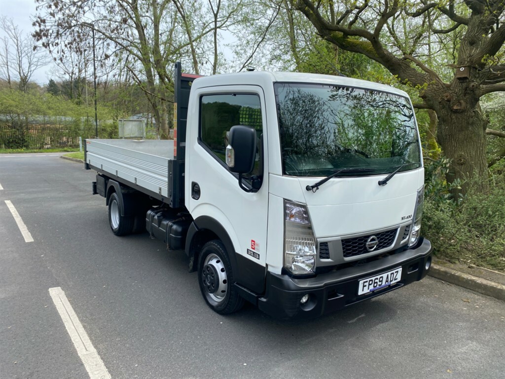 Compare Nissan NT400 Dci 35.13 Tipper 3.0 Ltr FP69ADZ White