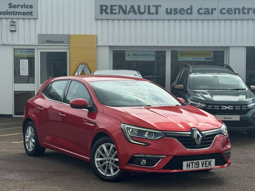 Compare Renault Megane 1.5 Blue Dci 115 Play HT19VEK Red