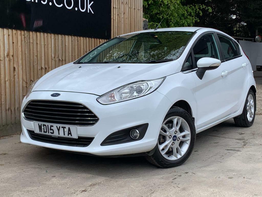 Compare Ford Fiesta 1.0T Ecoboost Zetec Euro 6 Ss WD15YTA White