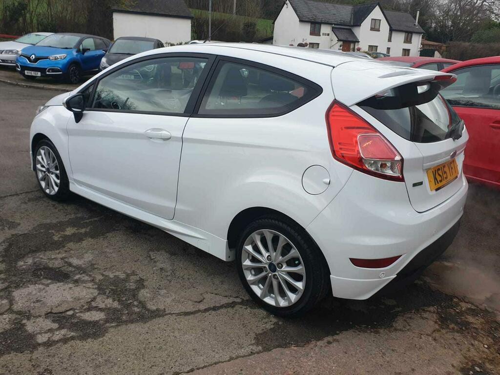 Compare Ford Fiesta Fiesta, 1.0 Ecoboost 125 Zetec S 3Dr, 3Dr, Hat  White