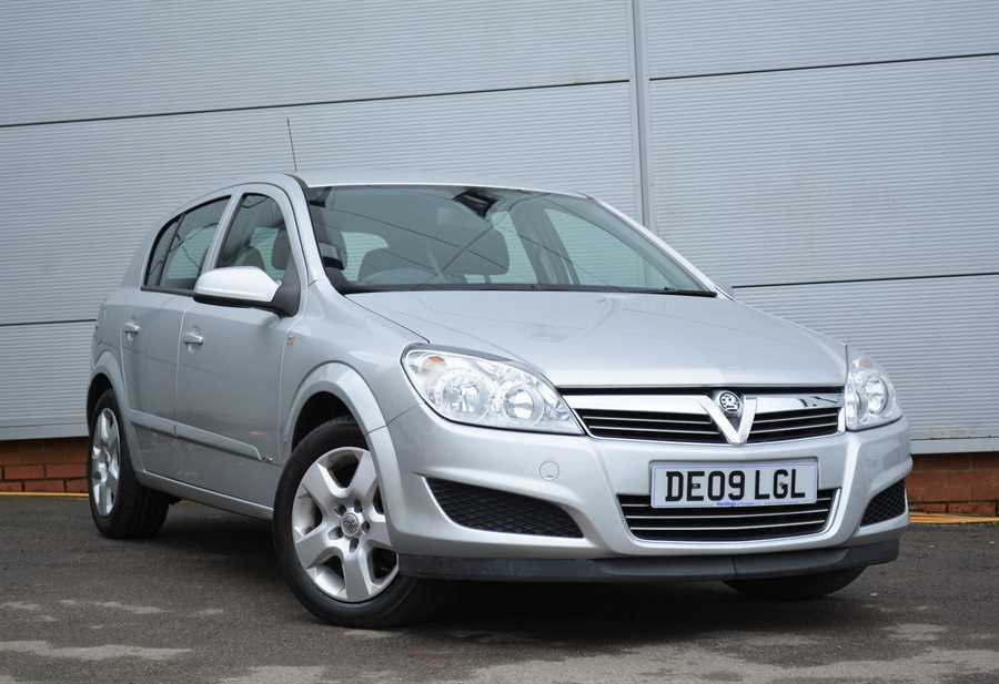 Compare Vauxhall Astra Astra Active DE09LGL Silver