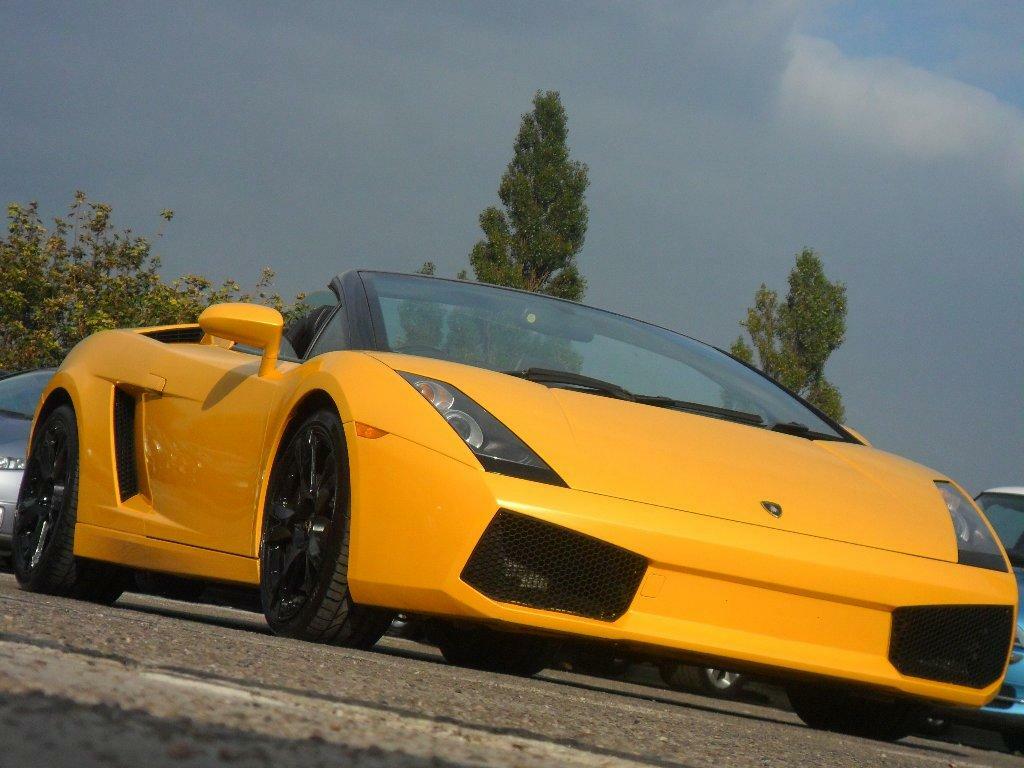 Compare Lamborghini Gallardo Spyder BX09WCO Yellow