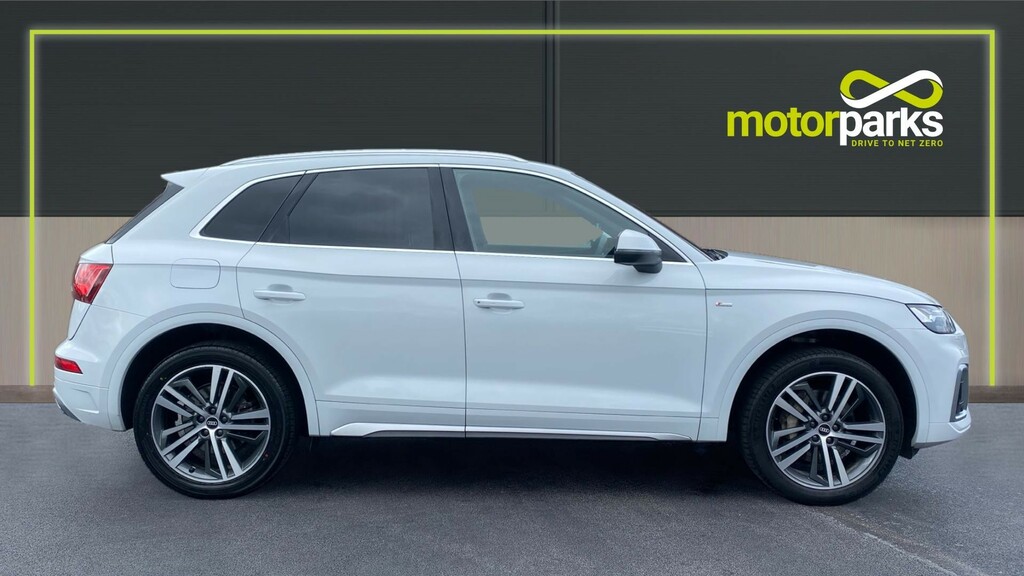Compare Audi Q5 Competition LR71MGV White