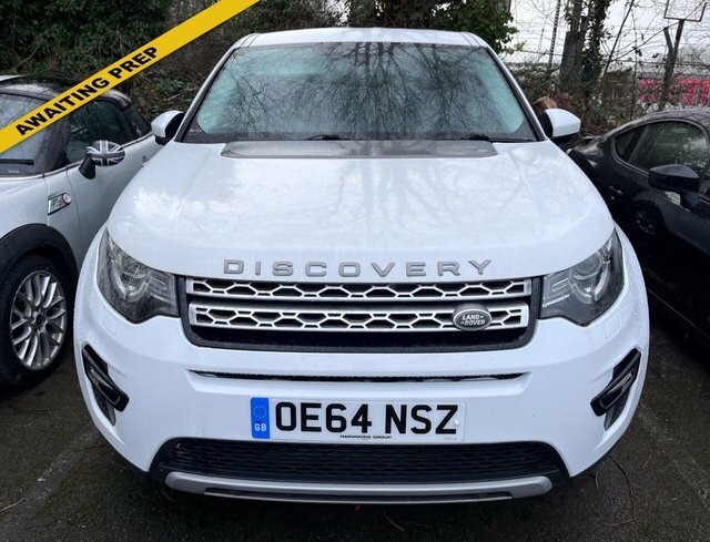 Compare Land Rover Discovery 2.2 Sd4 Hse 190 Bhp OE64NSZ White