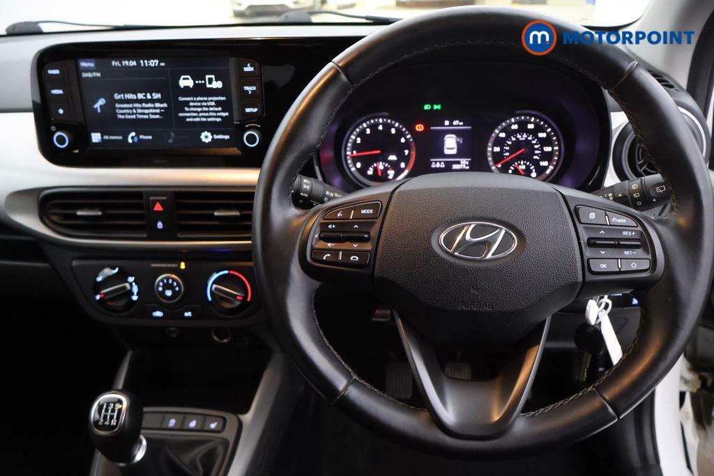 Compare Hyundai I10 1.0 Mpi Premium  White