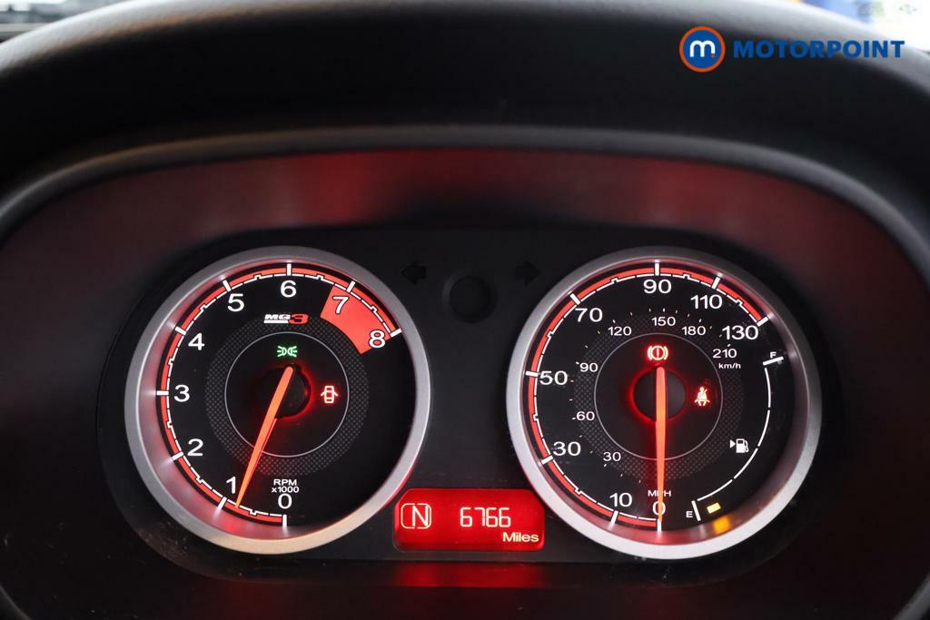 Compare MG MG3 1.5 Vti-tech Exclusive Navigation  Silver