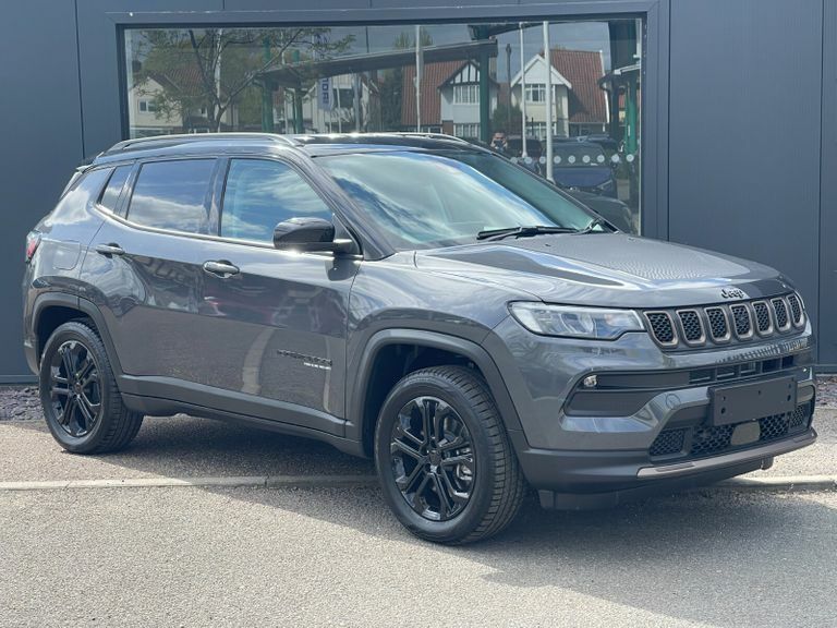 Compare Jeep Compass 1.3 T4 Gse 4Xe Phev Upland KP73HMJ Grey