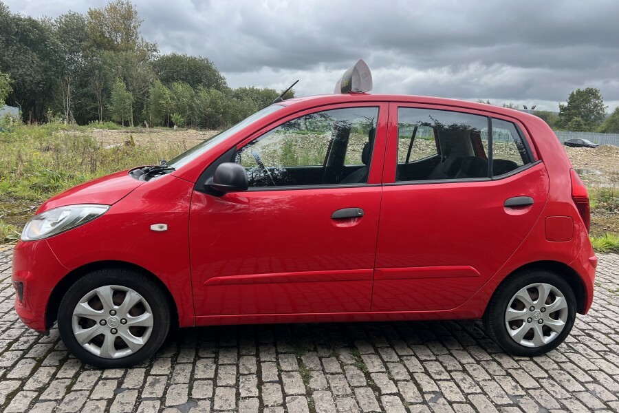 Compare Hyundai I10 Variant 1.2 Comfort NU12ZBD Red