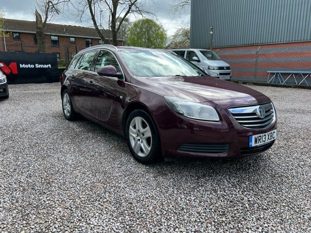 Compare Vauxhall Insignia 2.0 Exclusiv Cdti 157 Bhp WR13XBC Red