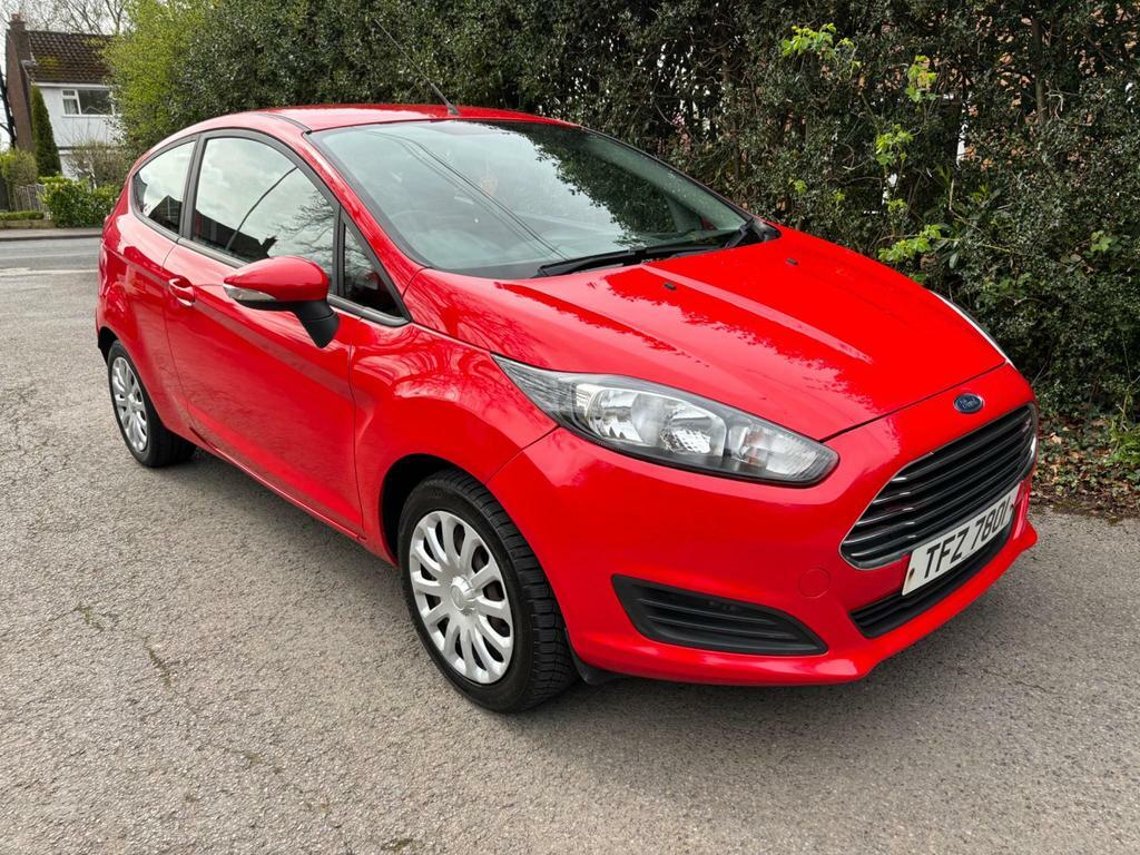 Compare Ford Fiesta 1.25 Style Euro 5 TFZ780I Red