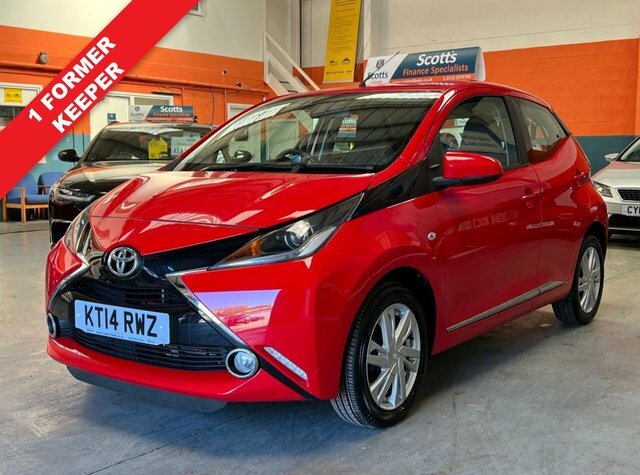 Compare Toyota Aygo 1.0 Vvt-i X-pression Red 1 Former Keeper 0 KT14RWZ Red