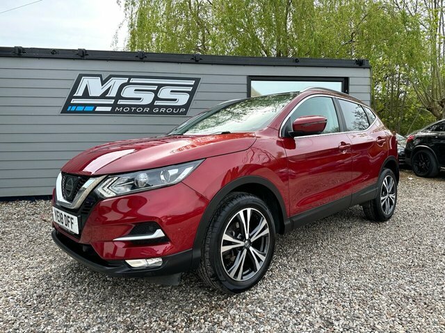 Compare Nissan Qashqai 1.5 N-connecta Dci 108 Bhp YE18DFF Red