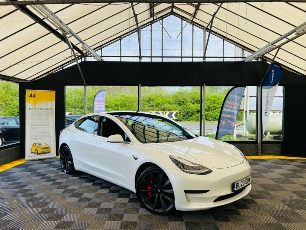 Compare Tesla Model 3 Saloon BU20ODW White