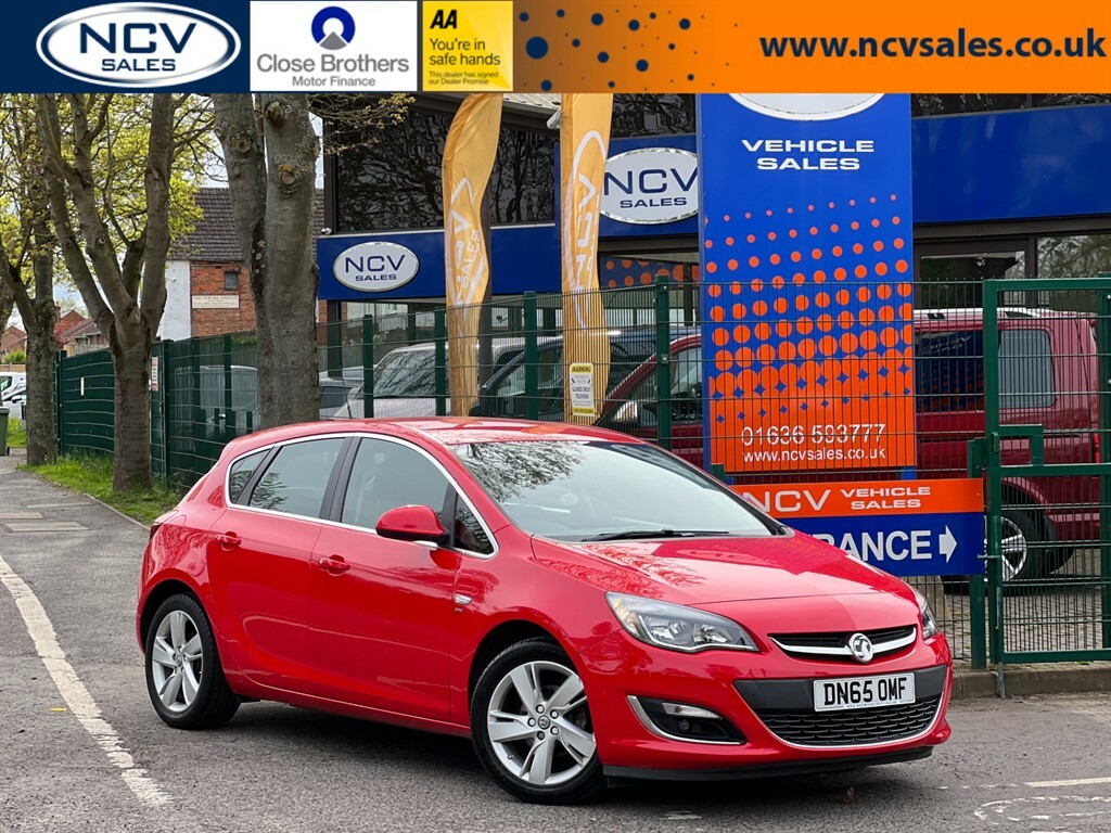 Compare Vauxhall Astra Sri 5dr DN65OMF Red