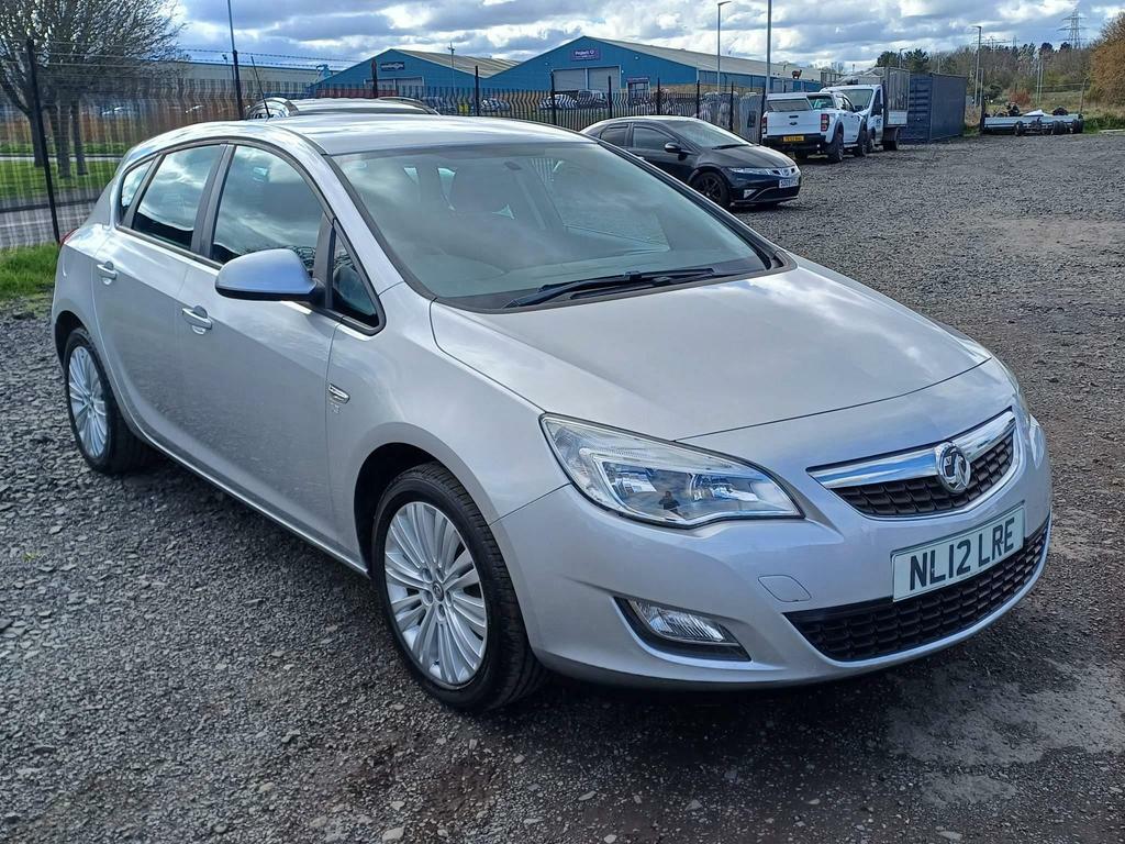 Compare Vauxhall Astra 1.6 16V Excite Euro 5 NL12LRE Silver