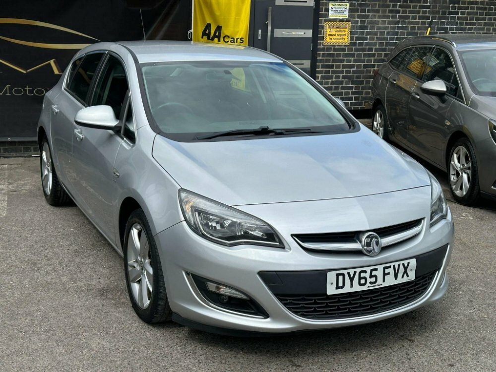 Compare Vauxhall Astra Sri DY65FVX Silver