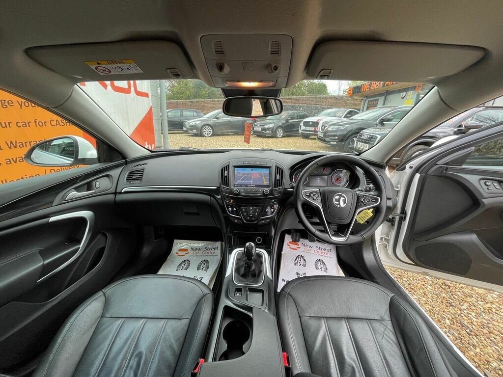 Compare Vauxhall Insignia Hatchback 2.0 Cdti Ecoflex Elite Nav Euro 5 Ss VN15ZYJ White