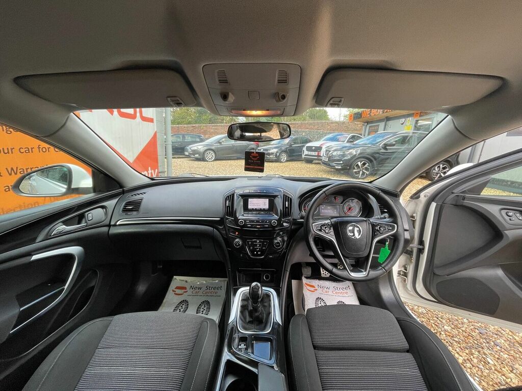 Compare Vauxhall Insignia Hatchback 2.0 Cdti Ecoflex Sri Euro 5 Ss 2 DY63ZXL White