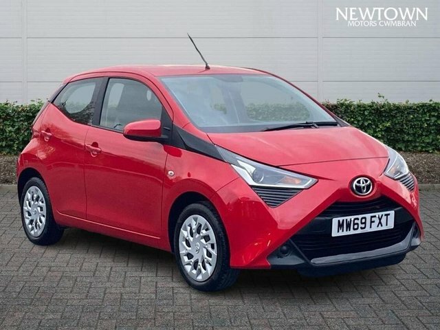 Compare Toyota Aygo 1.0L Vvt-i X-play 69 Bhp MW69FXT Red