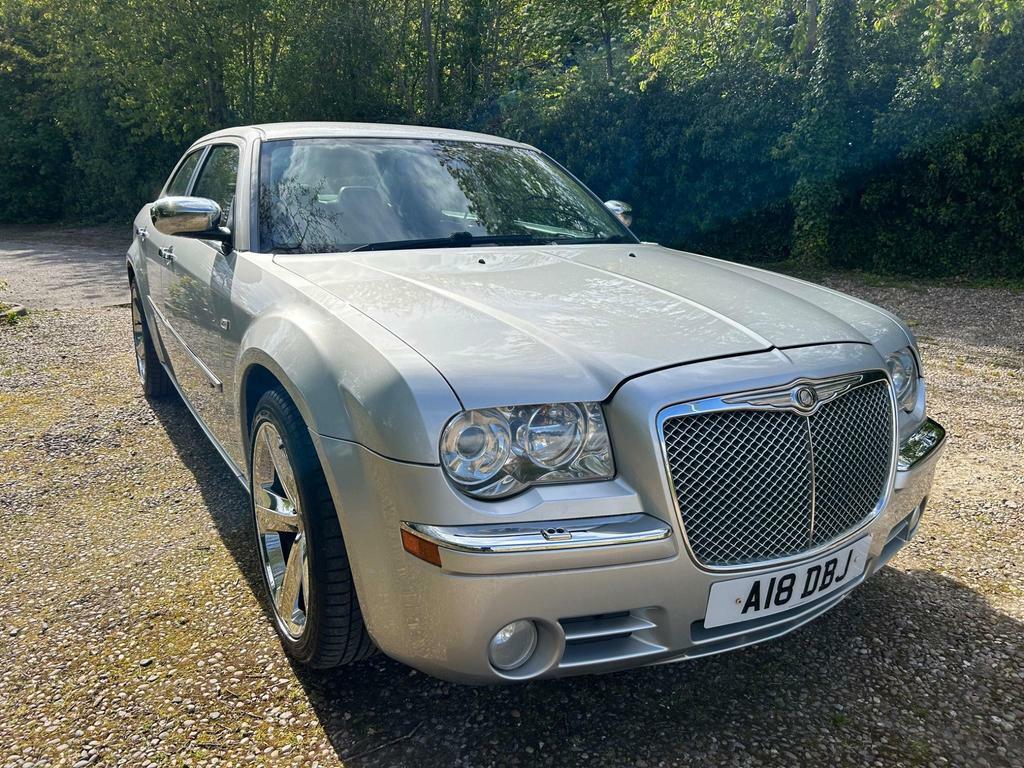 Compare Chrysler 300C 3.0 Crd V6 Lux A18DBJ Silver