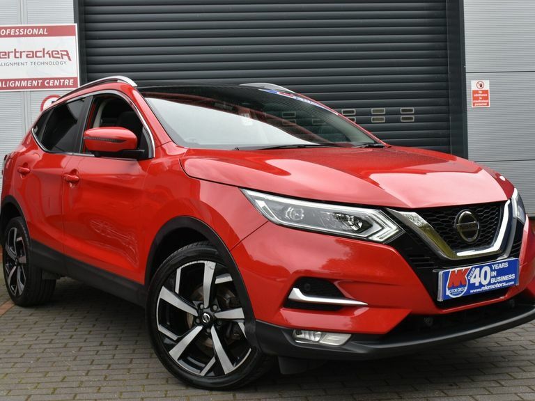 Compare Nissan Qashqai 1.3 Dig-t 160 157 N-motion Dct ML21FJE Red