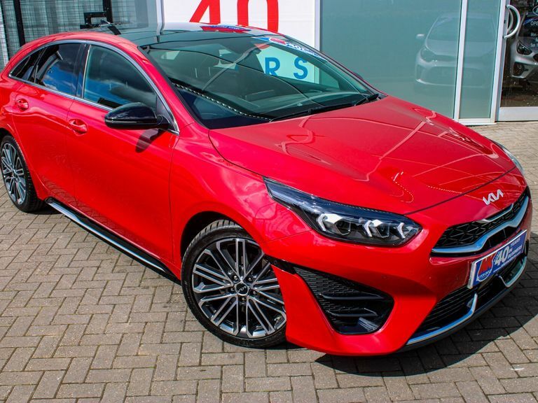 Compare Kia Proceed 1.5T Gdi Isg 138 Gt-line S Dct FN73OXC Red