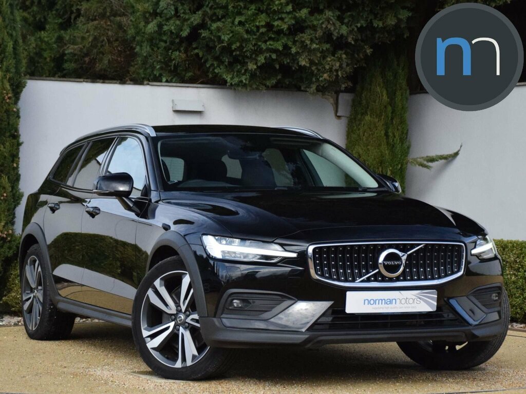 Compare Volvo V60 Cross Country D4 Cross Country Awd KW19WXL Black