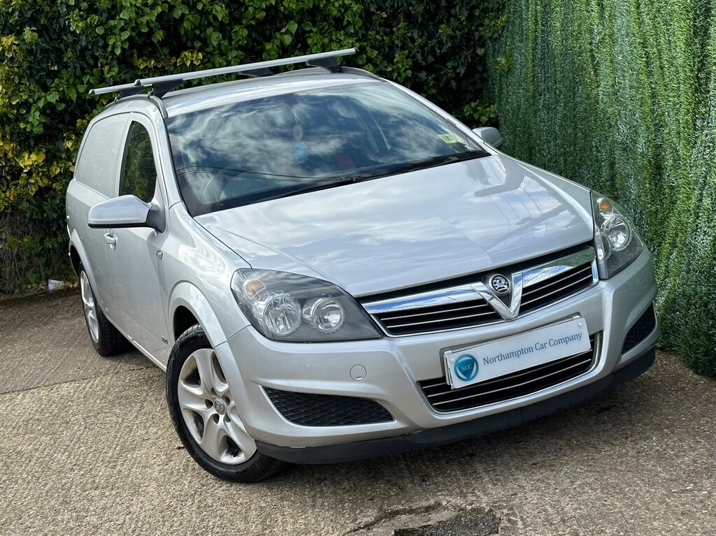 Compare Vauxhall Astra 1.7 Cdti 16V Sportive Fwd L1 H1 NG62HRL Silver