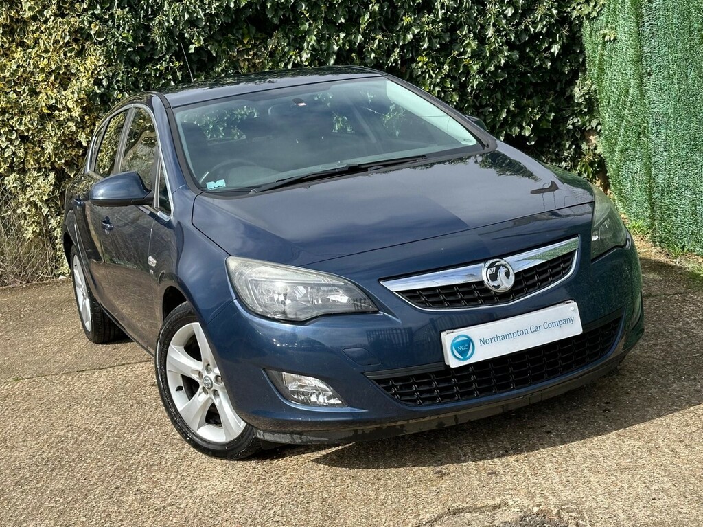 Compare Vauxhall Astra 1.6 16V Sri Euro 5 DN11FCL Blue