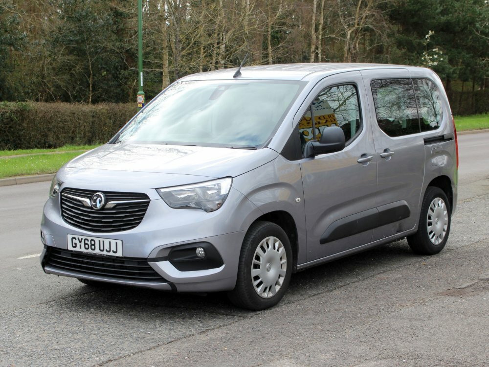 Compare Vauxhall Combo Life 1.5 Turbo D Blueinjection Design Mpv Au GY68UJJ Grey