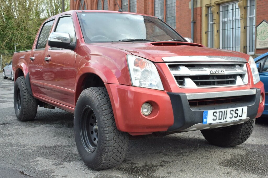 Compare Isuzu Rodeo Tf Rodeo Denver Max Td Double Cab SD11SSJ Red